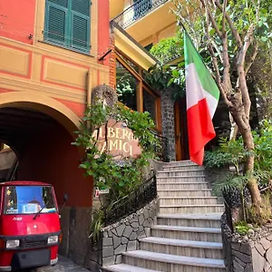 https://albergo-degli-amici.hotelitalianriviera.com